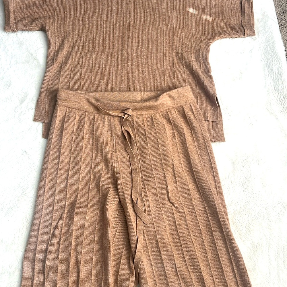Two piece camel sweater set sz med